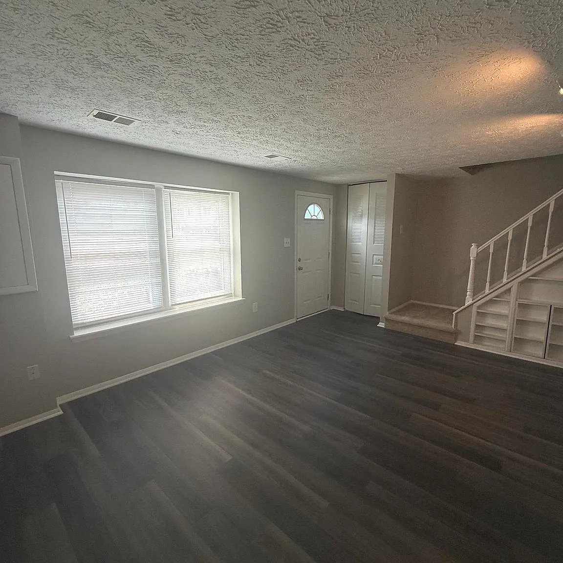 3 bed, 1.5 bath, 1280 sqft, $2,395 — Photo 3
