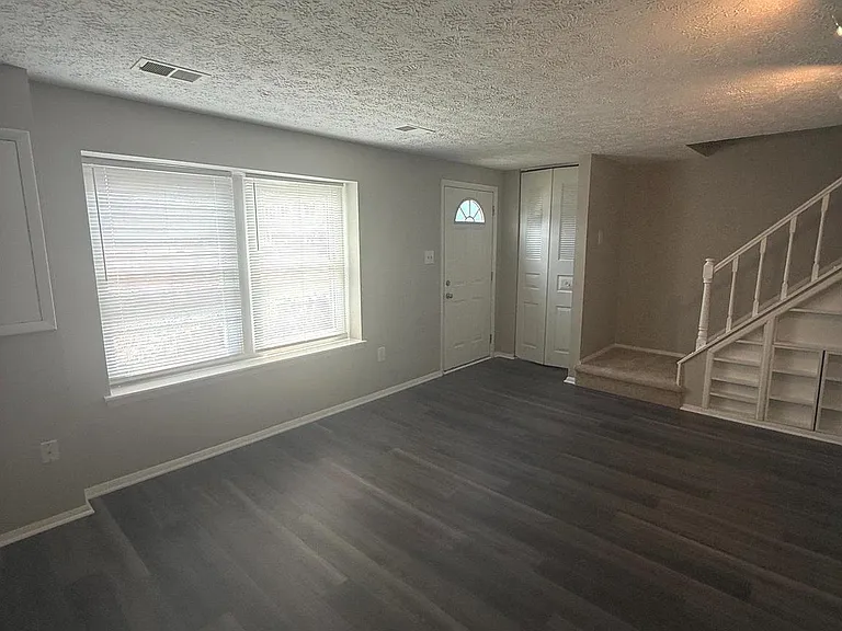 5752 Charstone Ct — Photo 3