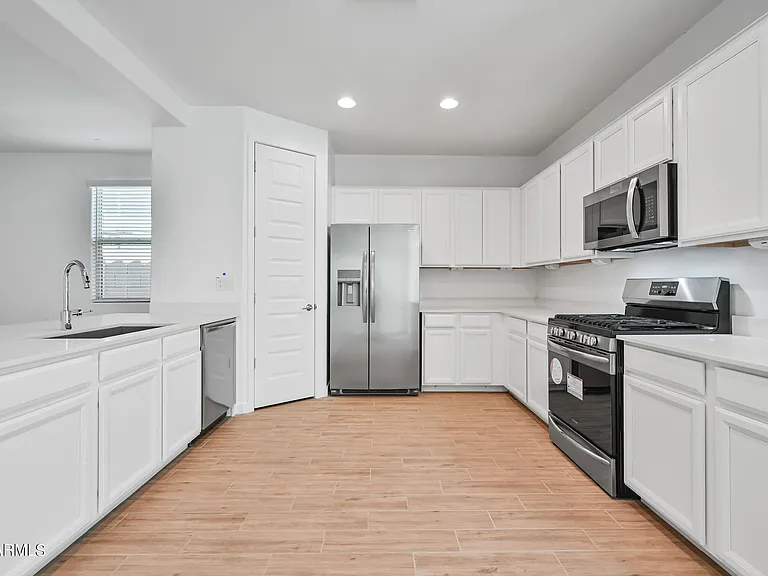 12617 W Kaler Dr — Photo 8