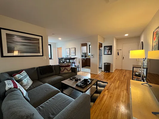 Rented by AZ REALTY NYC LLC | media 18