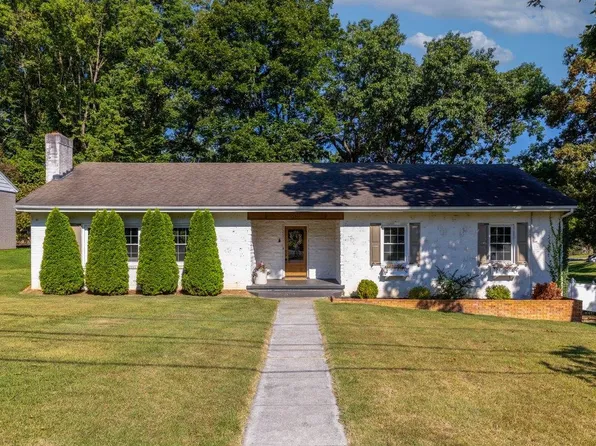 905 Oak Dr, Christiansburg, VA 24073