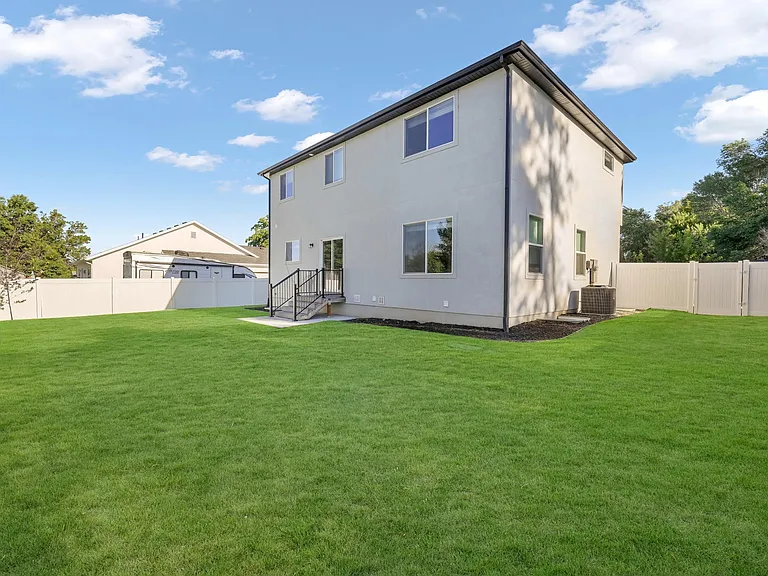 312 N 100 E — Photo 34