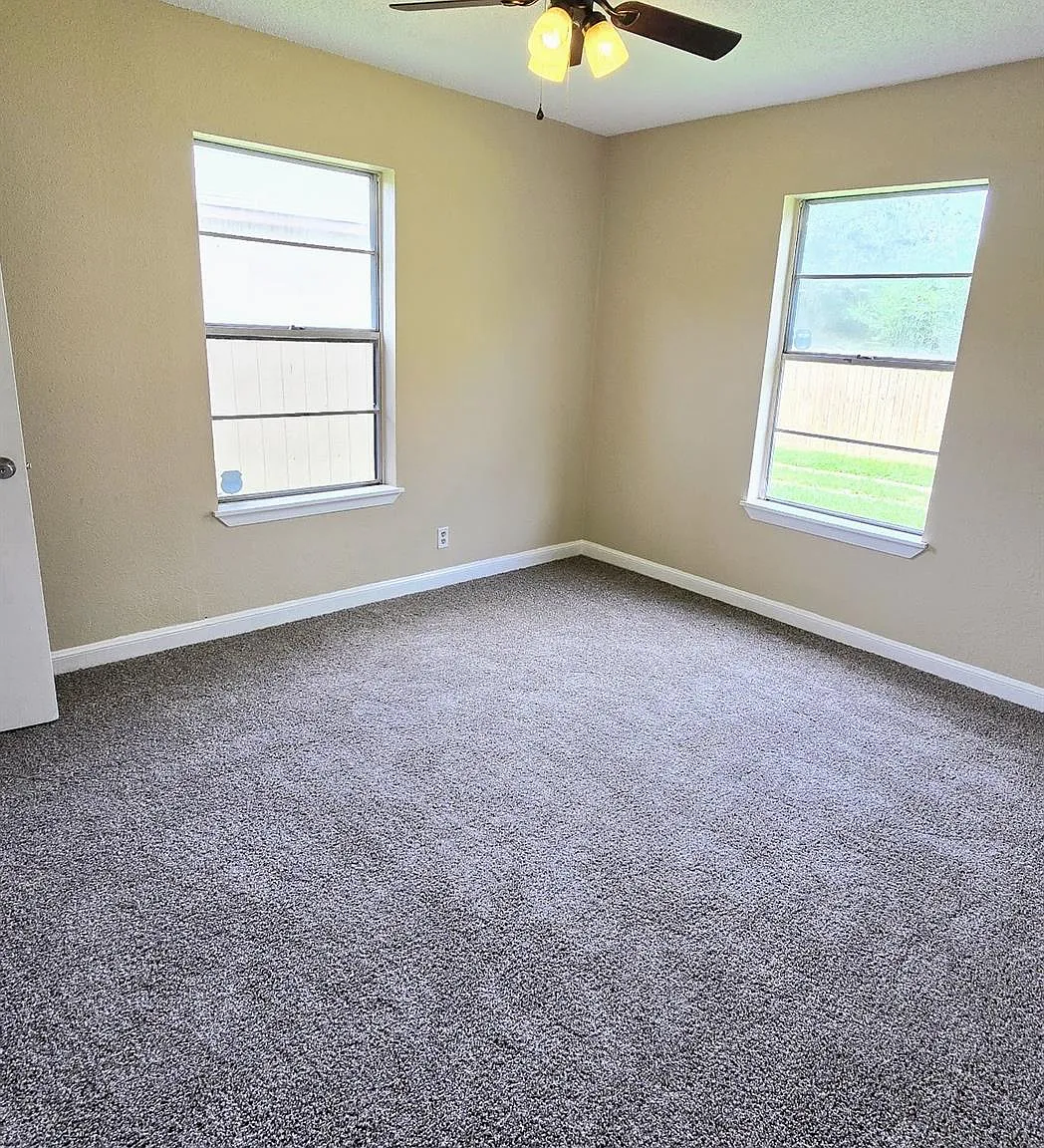 3 bed, 1.0 bath, 889 sqft, $1,500 — Photo 4