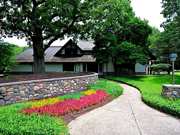 3rd image of 722 Midwest Club Pkwy