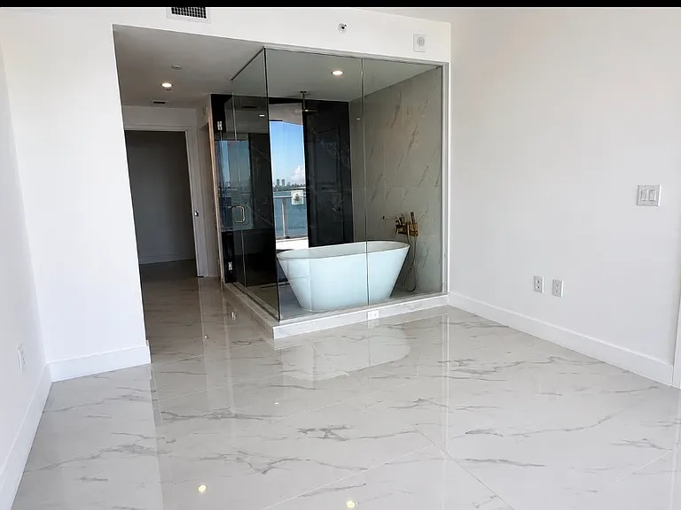 700 NE 24th St #1202 — Photo 4
