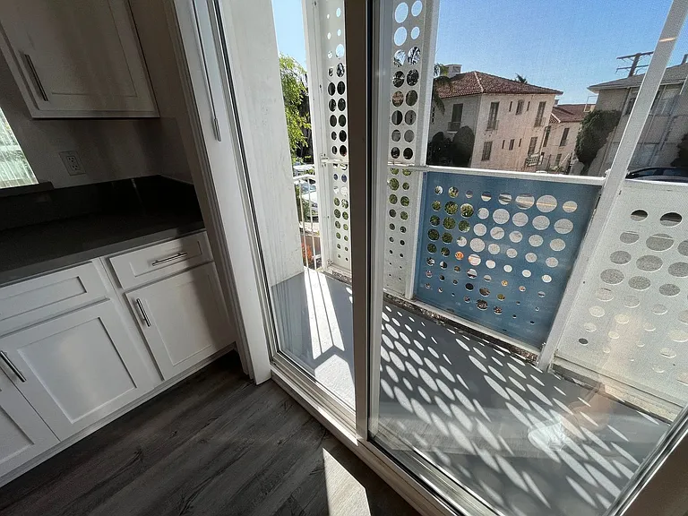 8375 Fountain Ave — Photo 24