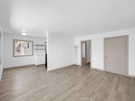 3rd image of 925 Cherry Ave