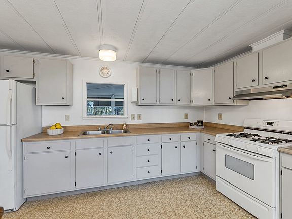 5th image of 28 Brooks Road Ext #28