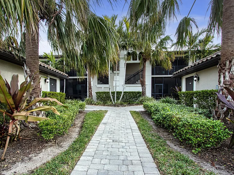 5548 Palmer Cir #102 — Photo 6