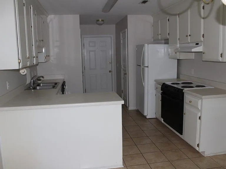 1012 Baywood Rd — Photo 5