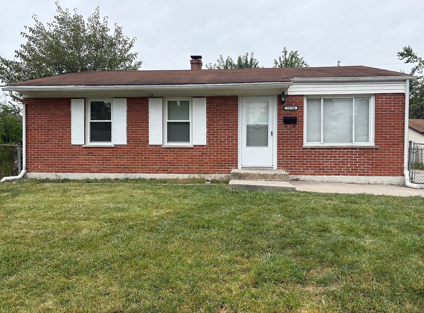 3 bed, 900 sqft, $1,900 — Photo 1