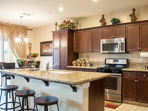 5th image of 3010 SE Sunnyside Ct