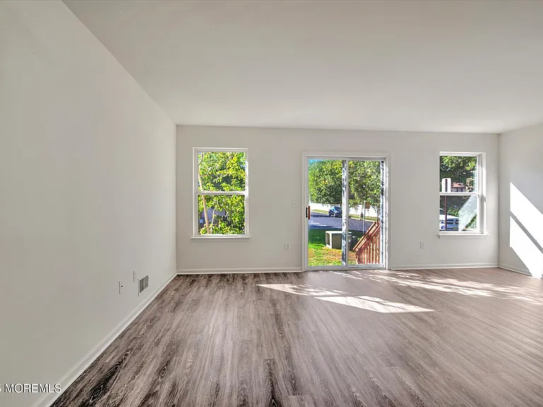 18 Esplanade Way — Photo 11