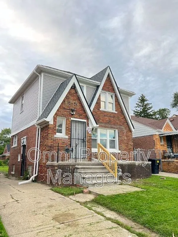3 bed, 1.0 bath, 1186 sqft, $1,300 — Photo 2