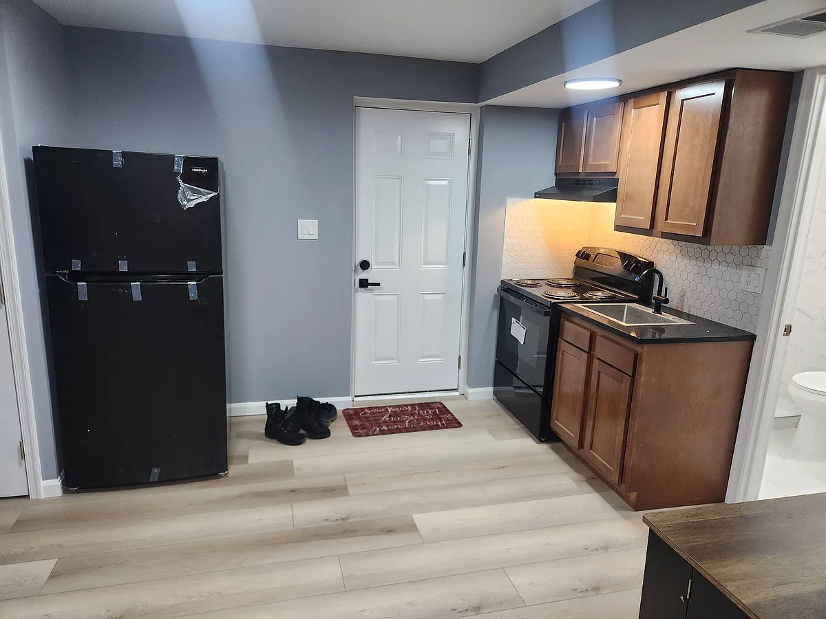 Entry and Kitchen - Fairlawn St
