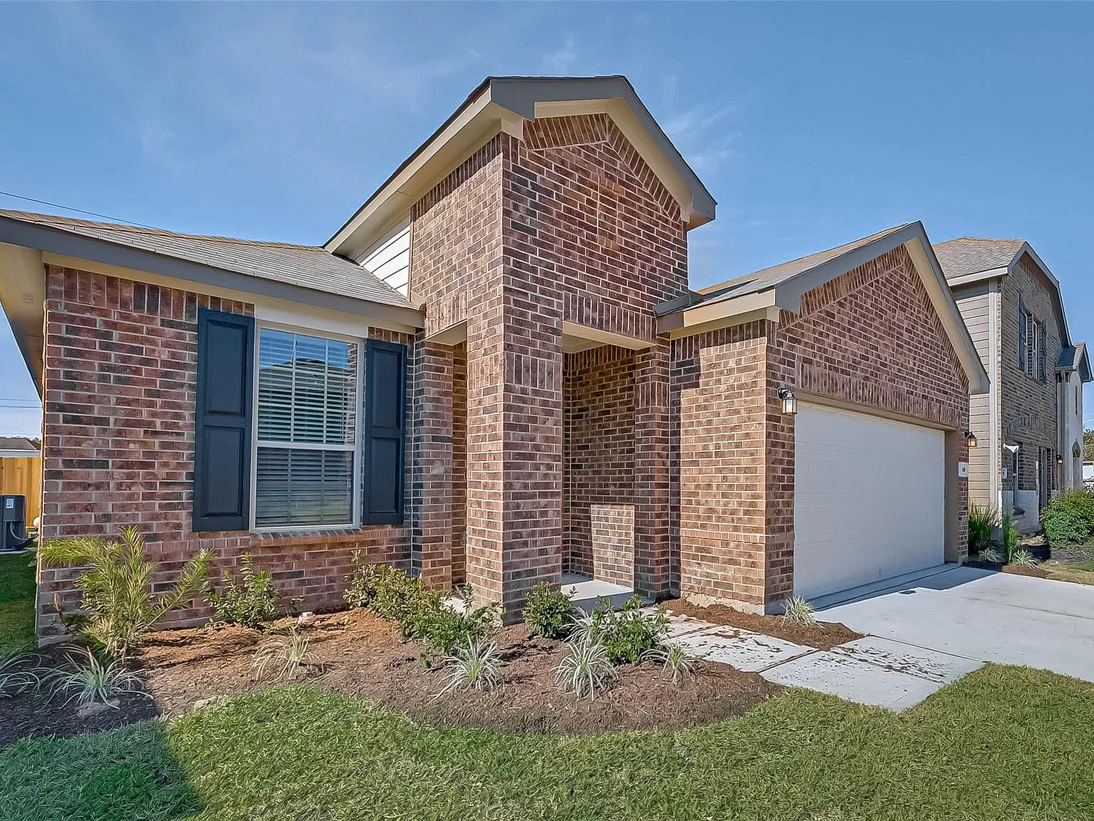 3 bed, 2.0 bath, 1760 sqft, $2,200 — Photo 2