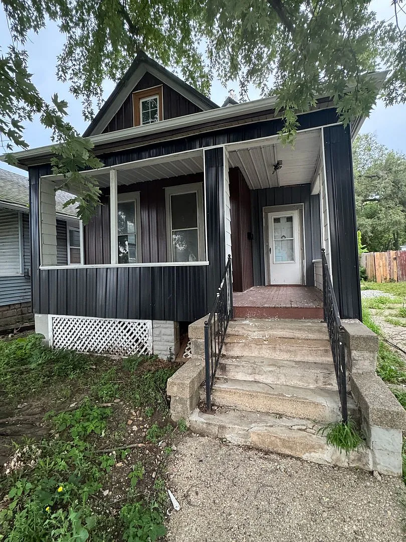 Spacious 4-Bedroom Single-Family Home in Peoria 1,349 Sq Ft, Available Now — Photo 4