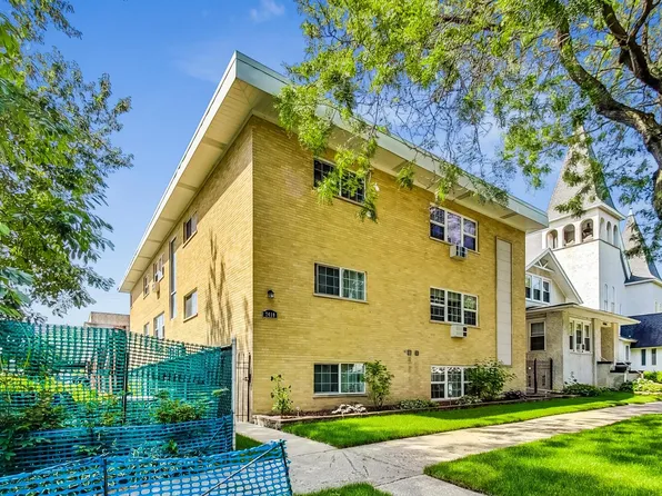 7410 W Dixon St #203, Forest Park, IL 60130