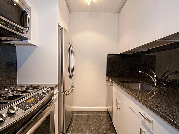 4th image of 333 E 56th St APT 15C