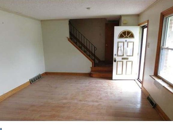 4th image of 2238 42nd St