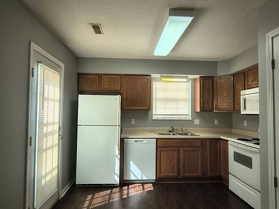 4th image of 4703 Scepter Way