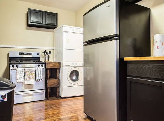 3rd image of 3107 W 5th St #3109