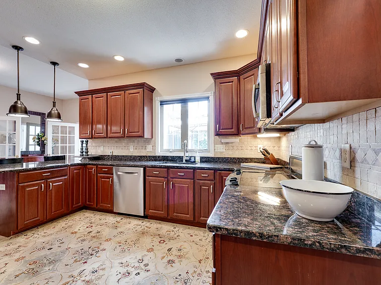 18 Bayberry Dr — Photo 10