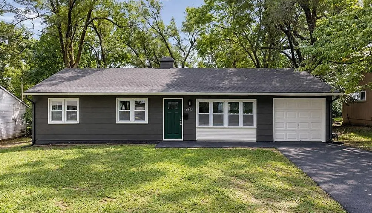 3 bed, 912 sqft, $1,700 — Photo 1