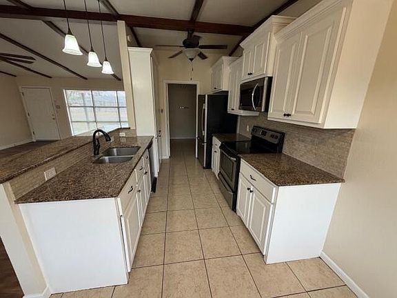 3rd image of 2556 Baylor Ave