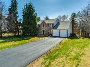9800 Days Farm Dr, Vienna, VA 22182