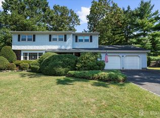 16 Oakwood Dr, Parlin, NJ 08859