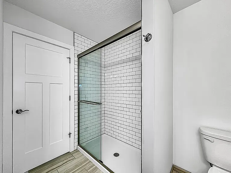 3 bed, $2,444 — Photo 3