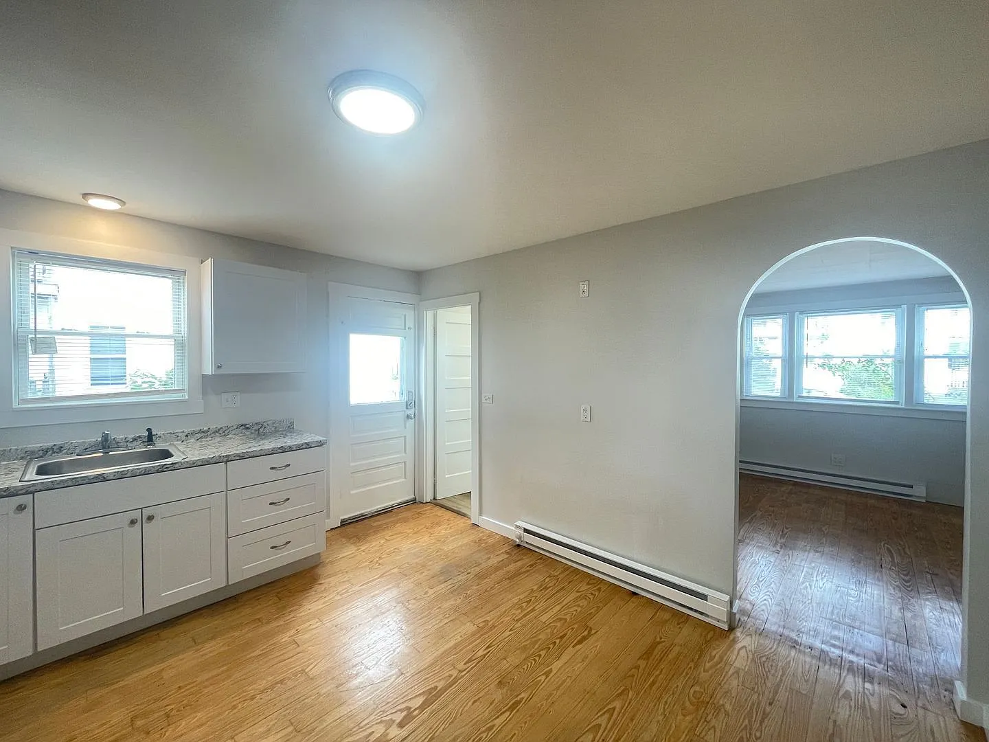 2 bed, 1.0 bath, 700 sqft, $1,725 — Photo 2