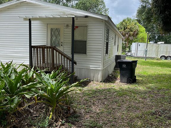 2nd image of 8005 N Meadowview Cir