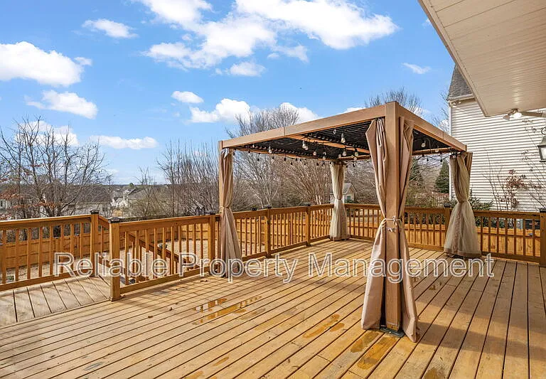 156 Haywood Ln — Photo 3