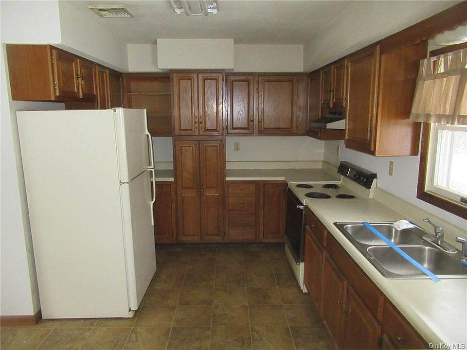 10 Calvin Dr Marlboro NY Zillow