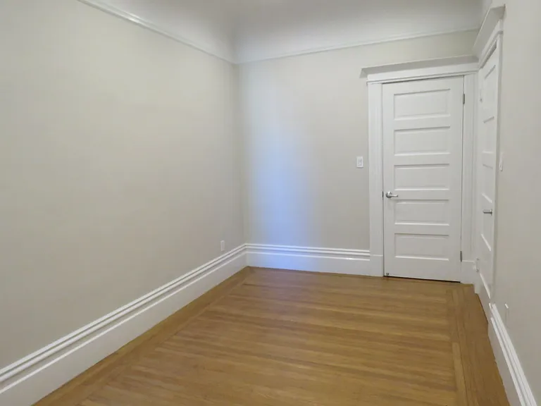 619 Clayton St — Photo 12