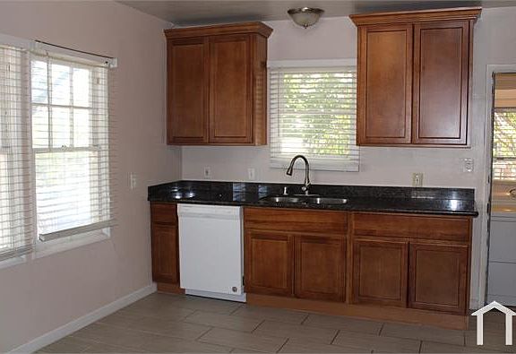 5th image of 815 Santa Clara St