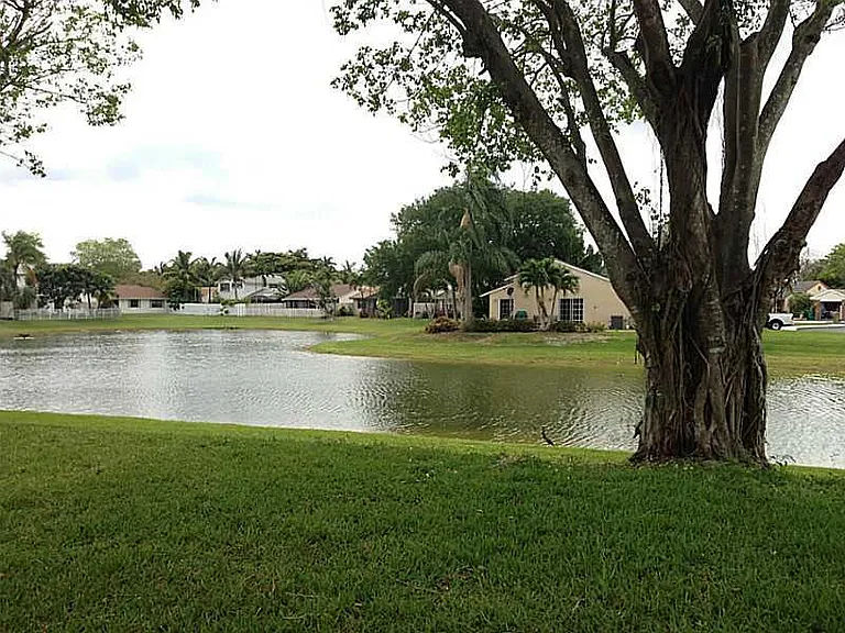 13761 Newport Mnr — Photo 11