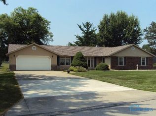 217 Lakeview Dr, Bryan, OH 43506