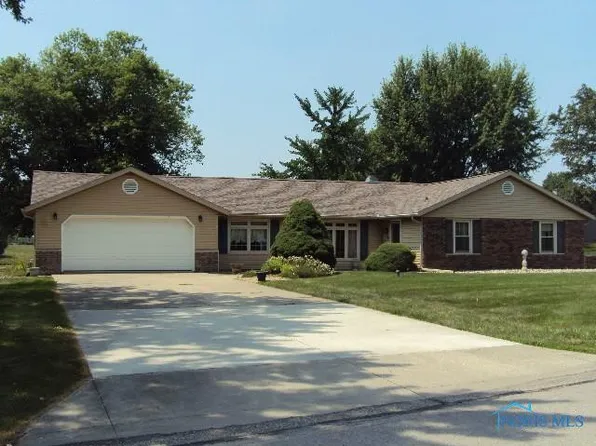 217 Lakeview Dr, Bryan, OH 43506