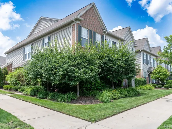 315 Wright St, Wixom, MI 48393