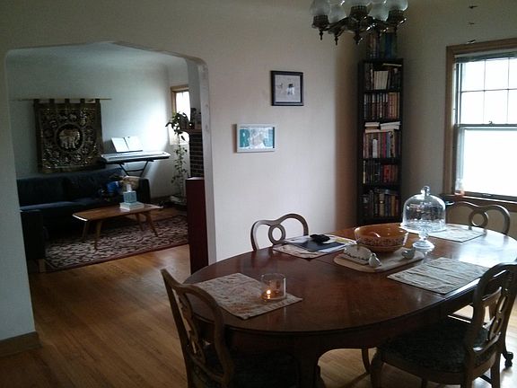 Diningroom looking into livingroom