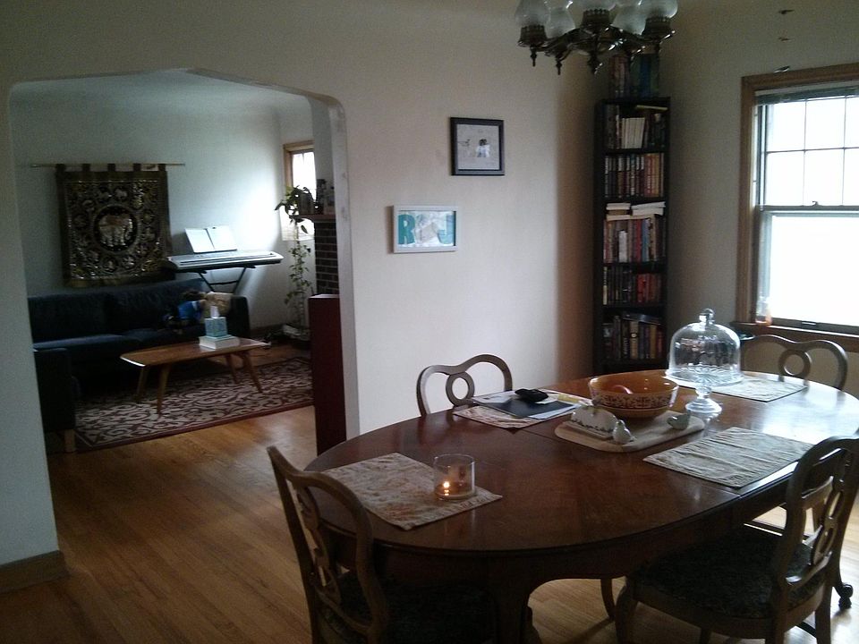 Diningroom looking into livingroom