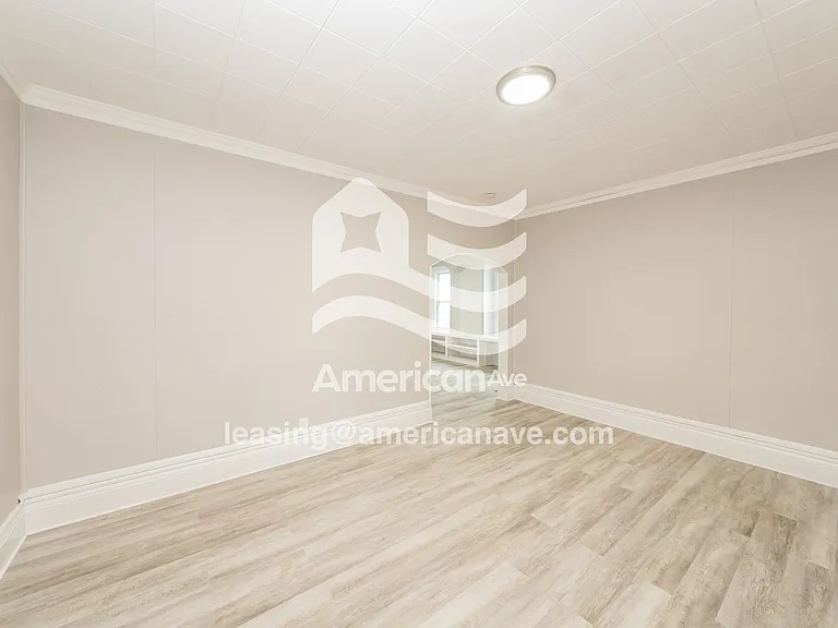 1431949_009_wm_-_main_bedroom_13597558.jpg