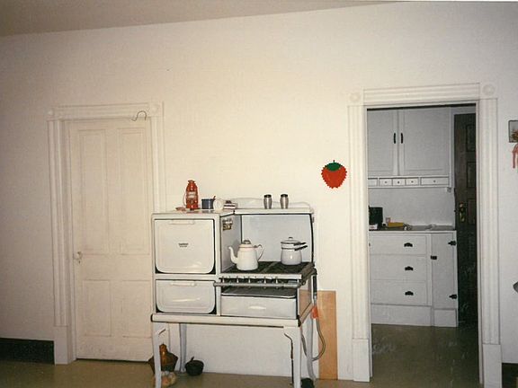 Antique Stove,walk.in pantry