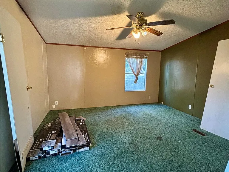111 Lakeside Woods Dr — Photo 17