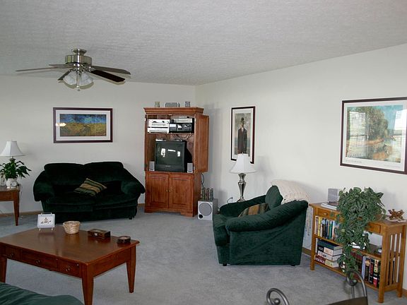 5th image of 8378 Emerick Close