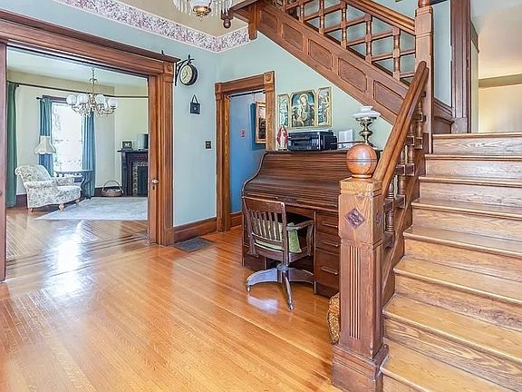 3rd image of 161 Florida St