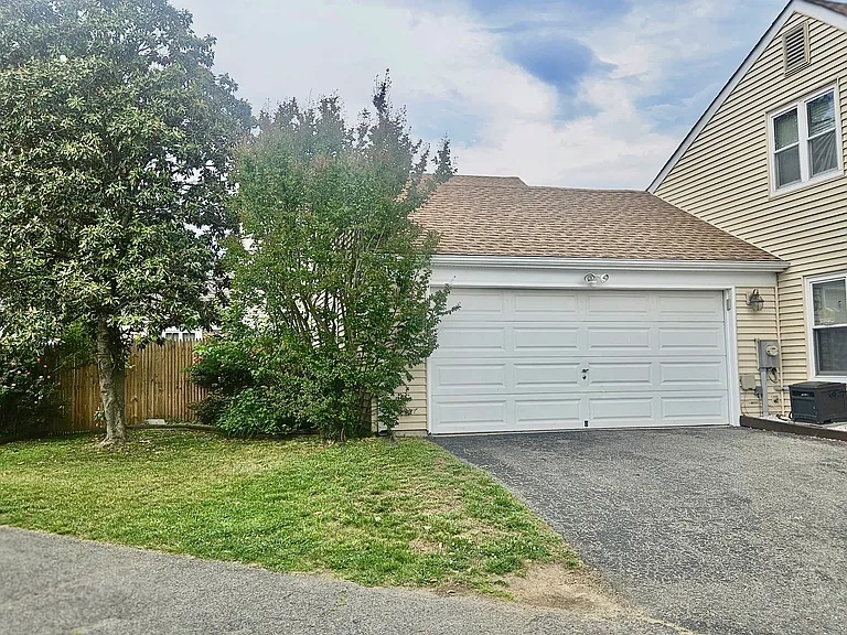 2446 Hyannis Ln — Photo 17
